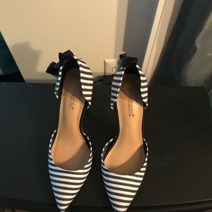Shoedazzle Navy and white stilettos